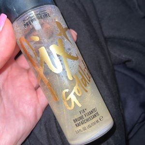 MAC Fix + setting spray with gold lite.